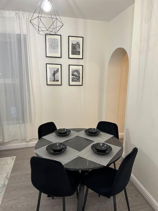 Modern Apartment, 1Km From City! Νιούκασλ Εξωτερικό φωτογραφία