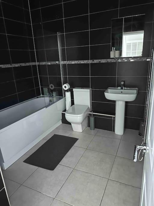 Modern Apartment, 1Km From City! Νιούκασλ Εξωτερικό φωτογραφία