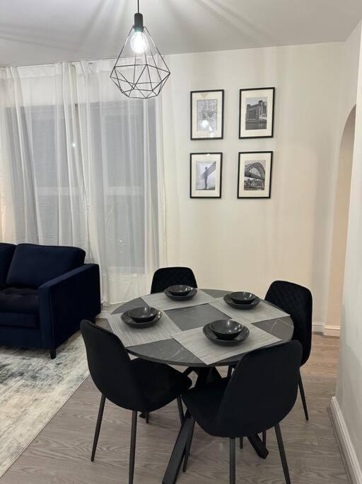Modern Apartment, 1Km From City! Νιούκασλ Εξωτερικό φωτογραφία